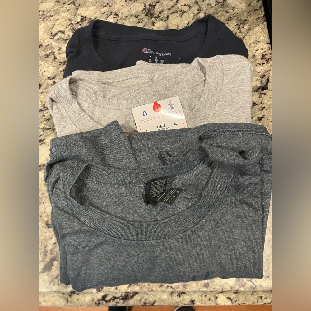 Lot (4) Men’s T-Shirt Bundle L